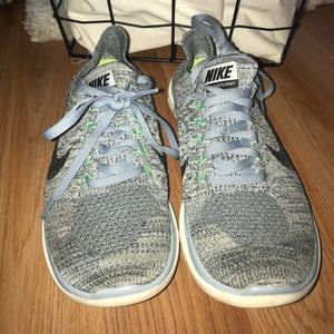 Women’s Nike flyknit